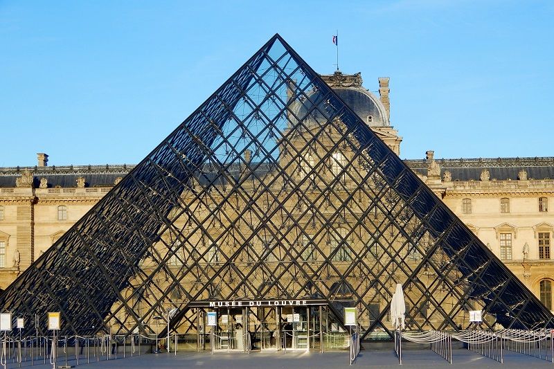 Museum Louve Pyramid